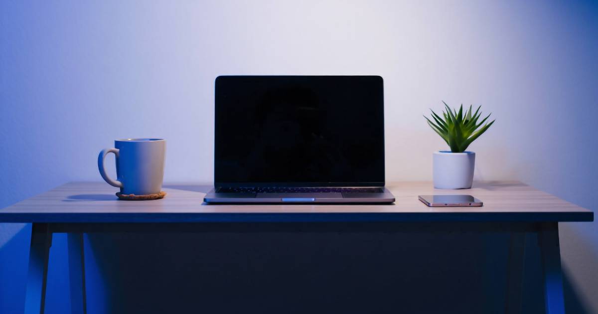 100均で快適！中古PCが輝くおしゃれなデスクの作り方