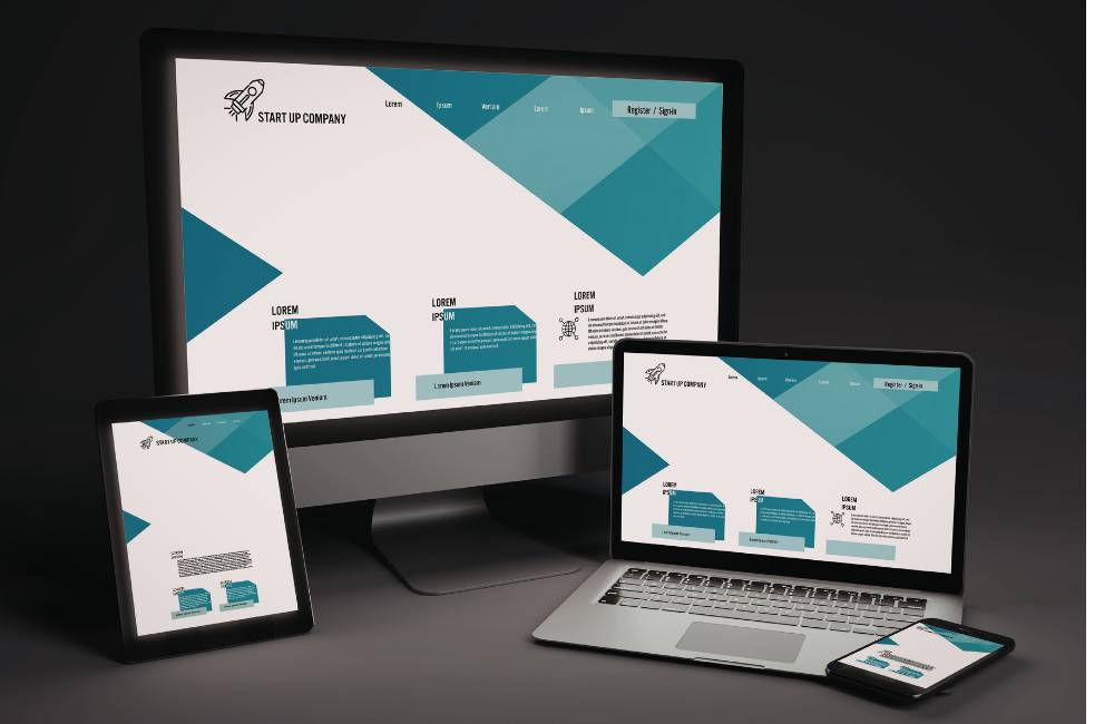 デスクトップPC、ノートPC、タブレット、スマホの全デバイスに同じウェブサイトが表示され、整然と並んでいる様子。複数の専門店のサービス内容を比較検討するイメージ。