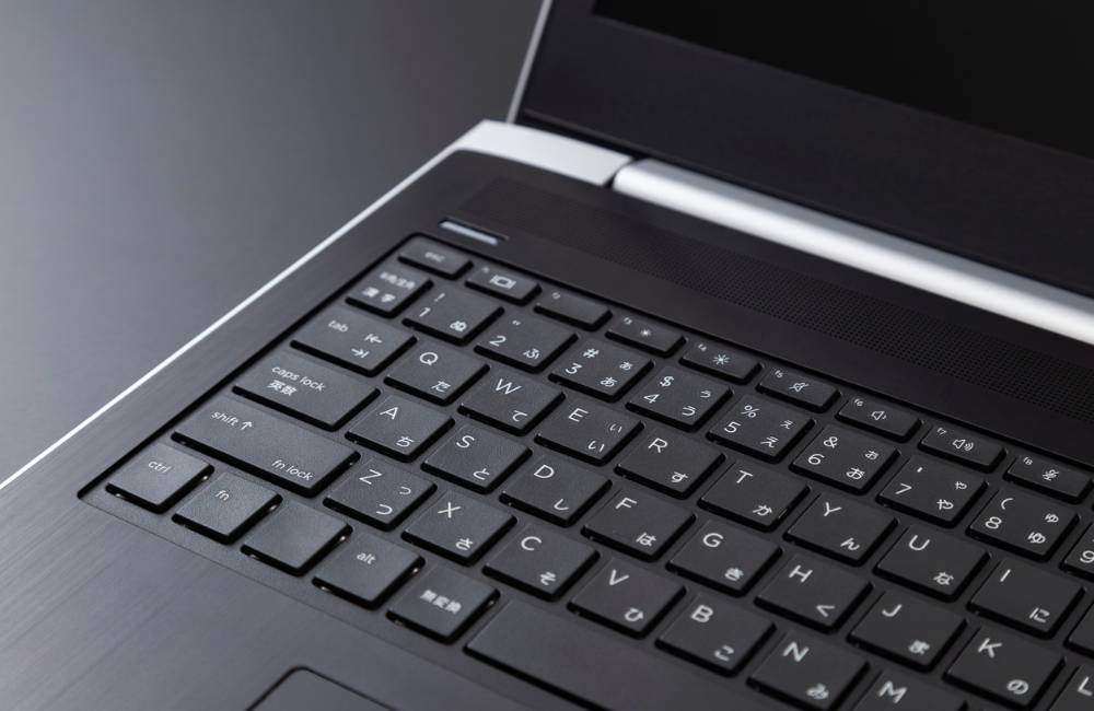 ThinkPad特有のJIS配列キーボードのアップ写真。専門店らしい機体の美しさと、中古とは思えない清潔感を強調。